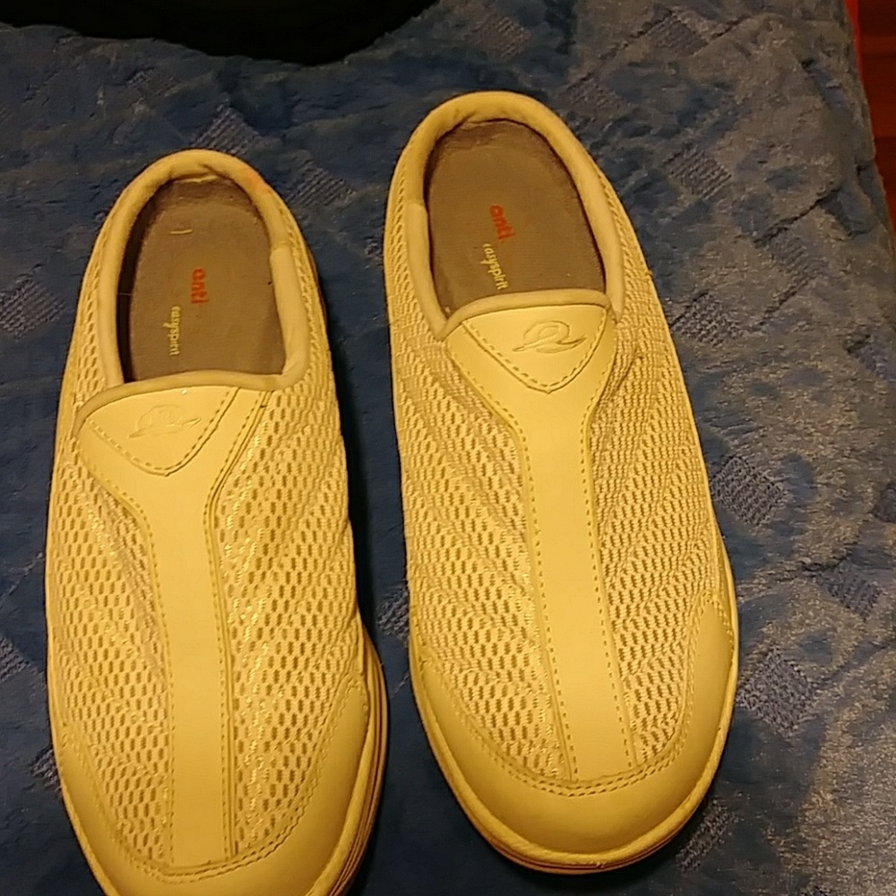 Shoes - Picture 2 of 4